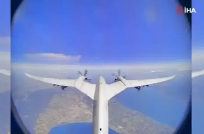 Bayraktar AKINCI’dan deniz hedeflerine tam isabet