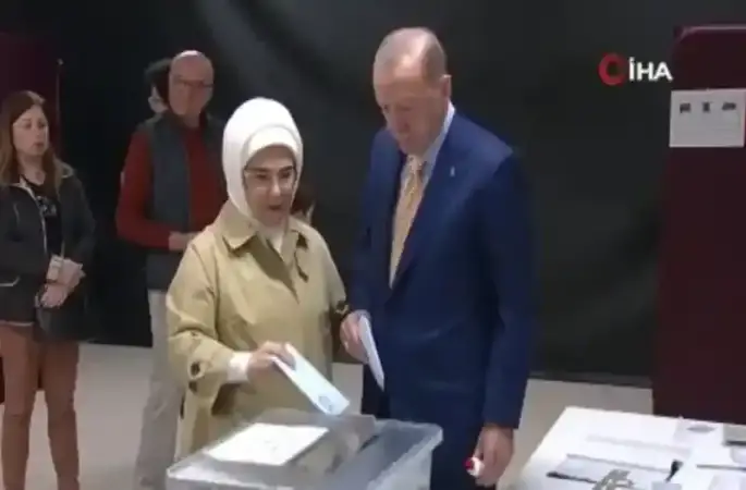 Cumhurbaşkanı Erdoğan, oyunu Üsküdar’da kullandı