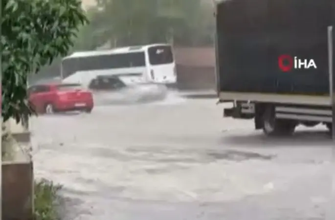 İstanbul’da sağanak yağış etkili oluyor