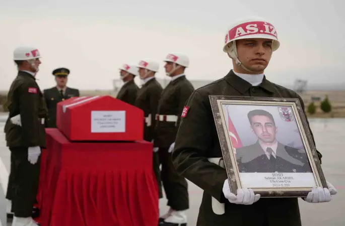 Şehit Akarsel’in naaşı memleketine uğurlandı
