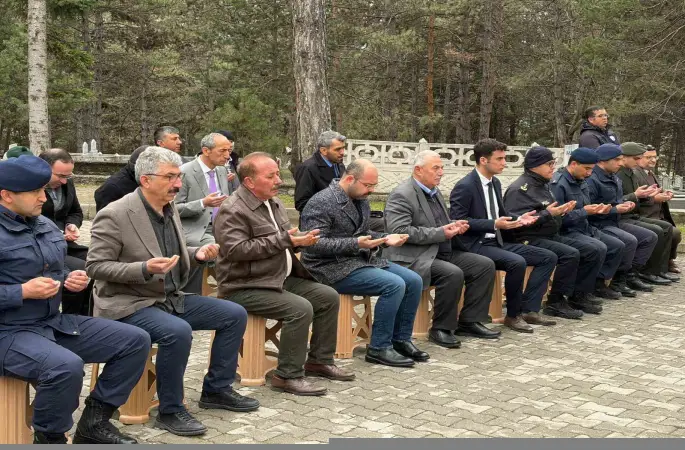 Şehit Hava Pilot Teğmen Yavuz Eracar kabri başında anıldı
