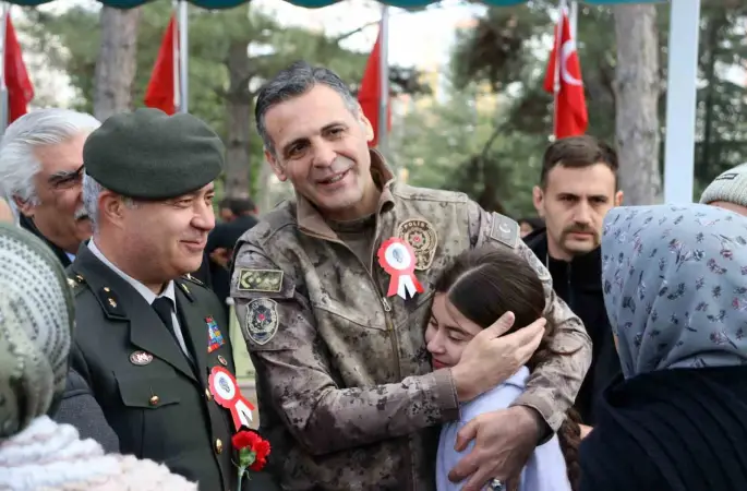 Şehit polisler mezarları başında anıldı
