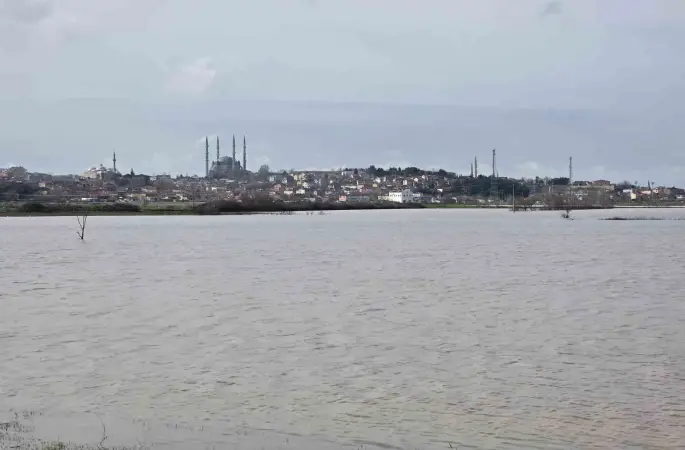 Selimiye Camii, göle dönen tarlalardan İstanbul’daki Sultanahmet’i andırdı

