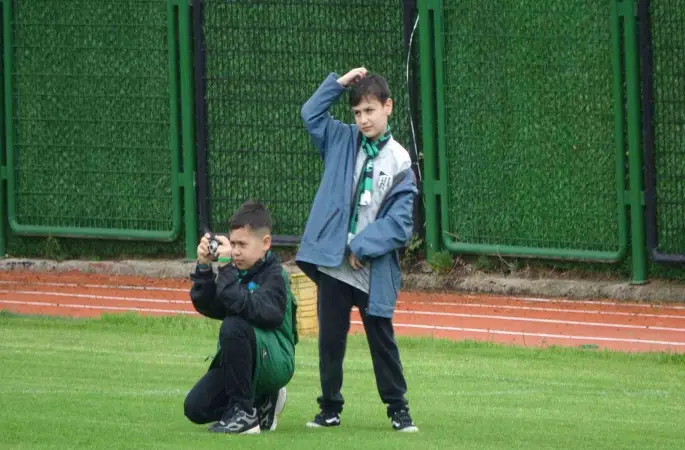 Serdar Dursun’dan minik taraftara jest
