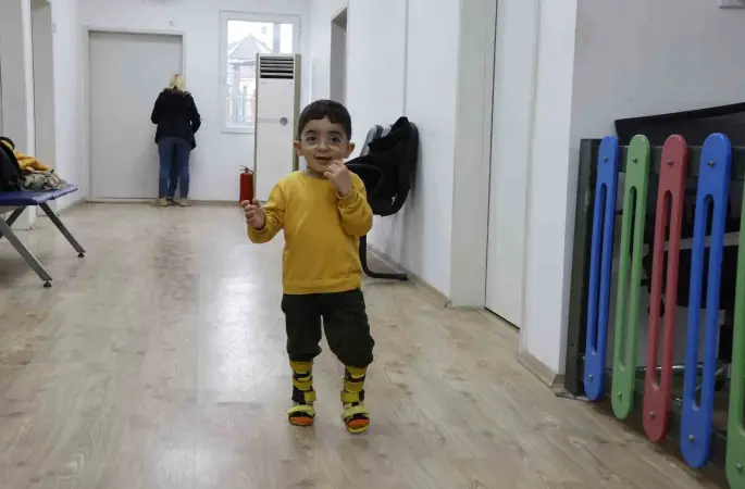 Serebral palsili Eren’in ailesine umut olan ilk adımları yüzleri güldürdü
