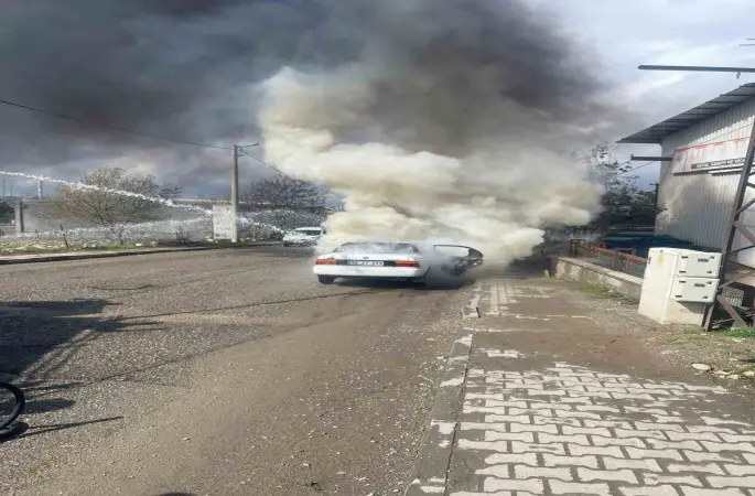 Siirt’te seyir halindeki otomobil alevlere teslim oldu
