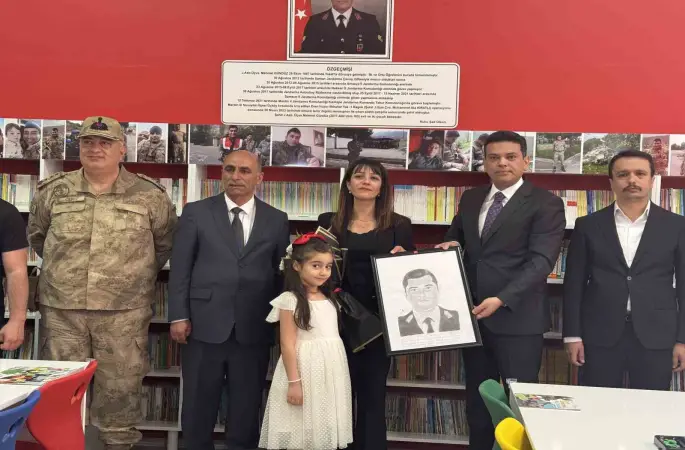 Silah arkadaşları Şehit Astsubay Mehmet Gündüz’ün adını kütüphanede yaşatıyor
