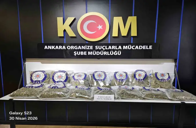 Silah kaçakçılığı ihbarında 25 kilogram uyuşturucu yakalandı
