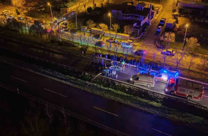 Silivri’de feci kaza: Araçta sıkışan sürücü hayatını kaybetti
