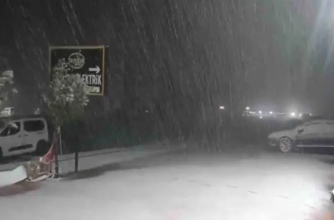 Silvan’da kar yağışı etkili oldu
