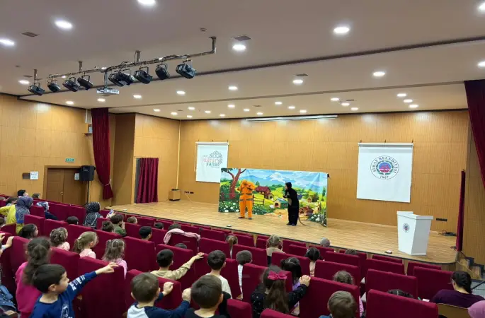 Simav’da 4-6 yaş Kur’an kursu öğrencileri tiyatroyla buluştu
