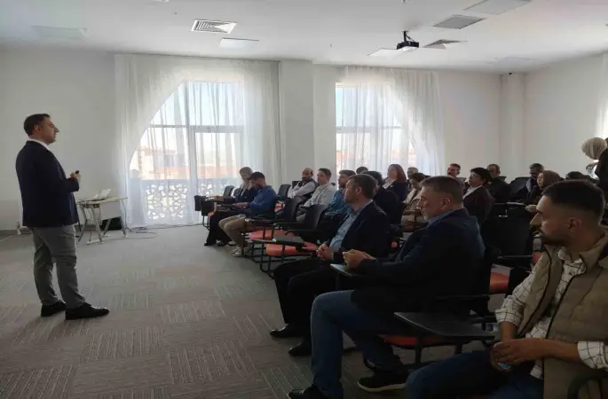 Sincan Belediyesinden ‘Bilimsel İlaçlama Yöntemleri ve Saha Koordinasyonu’ eğitimi
