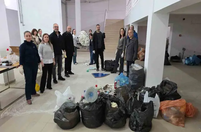 Sinop’ta denizin çöpü atölyede sanata dönüşüyor
