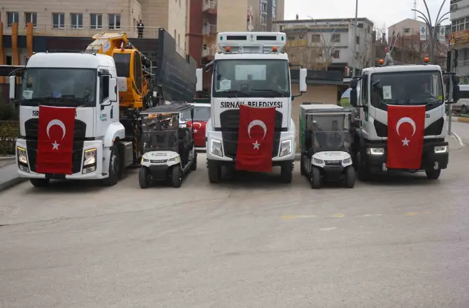 Şırnak Belediyesi araç filosunu büyütüyor: 6 yeni araç hizmete alındı
