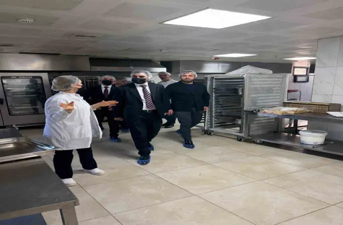 Şırnak’ta 3 bin aileye umut olan hizmet: Yemek üretim süreci yerinde incelendi
