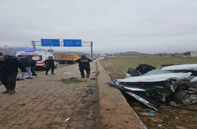 Şırnak’ta otomobil şarampole yuvarlandı: 2 yaralı
