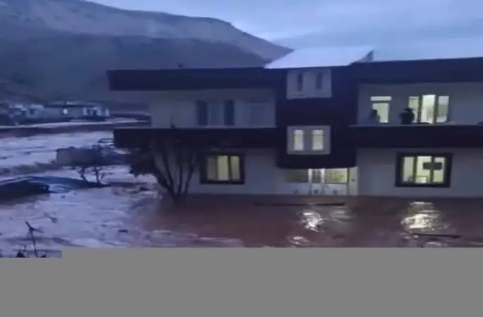 Şırnak’ta sağanak sele neden oldu, evleri su bastı
