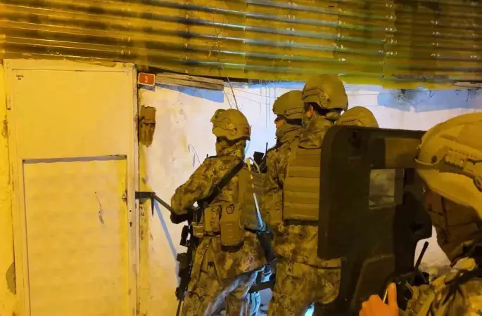 Sivas merkezli siber dolandırıcılık operasyonu, 18 şüpheliden 11’i tutuklandı
