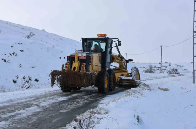 Sivas’ta 126 yerleşim yerinin yolu ulaşıma kapalı
