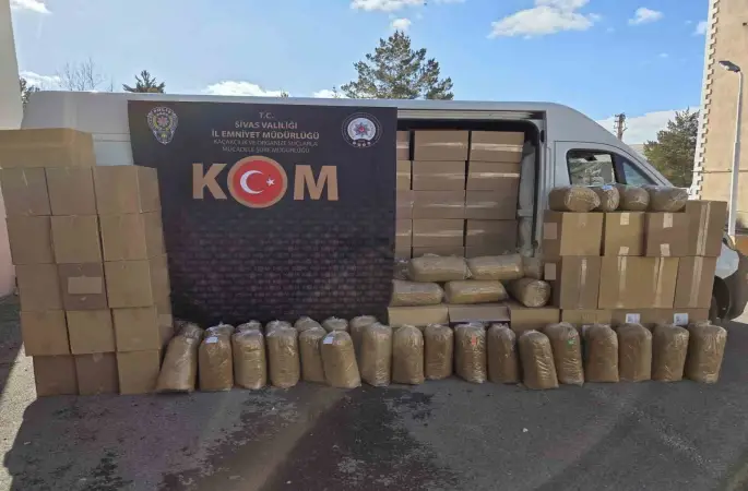 Sivas’ta 840 bin makaron ve yüzlerce kilo kaçak tütün ele geçirildi
