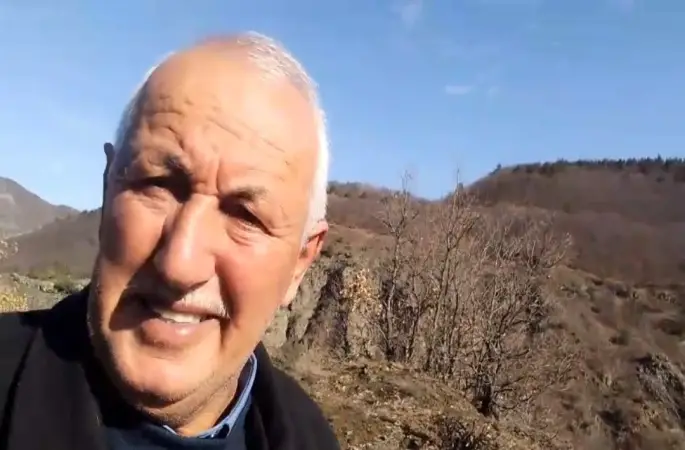 Sivas’ta dağ keçileri muhtarın cep telefonu kamerasına yakalandı
