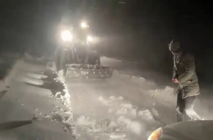 Sivas’ta kar ve tipi ulaşımda aksamalara neden oldu
