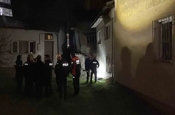 Sivas’ta müstakil ev çöktü, ev tahliye edildi
