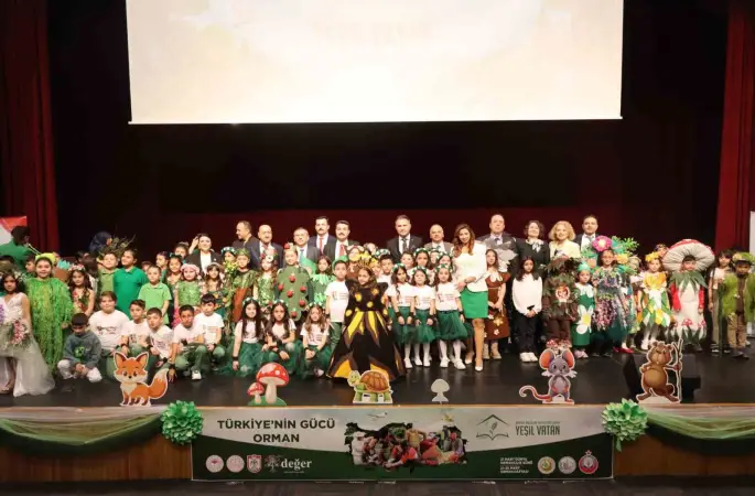 Sivas’ta öğrencilerden Orman Haftası’nda renkli kutlama
