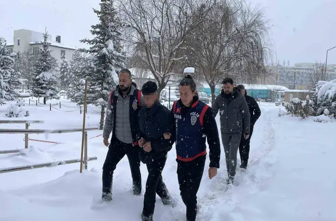 Sivas’ta yılbaşı gecesi kanlı bitti, cinayet zanlısı adliyeye sevk edildi
