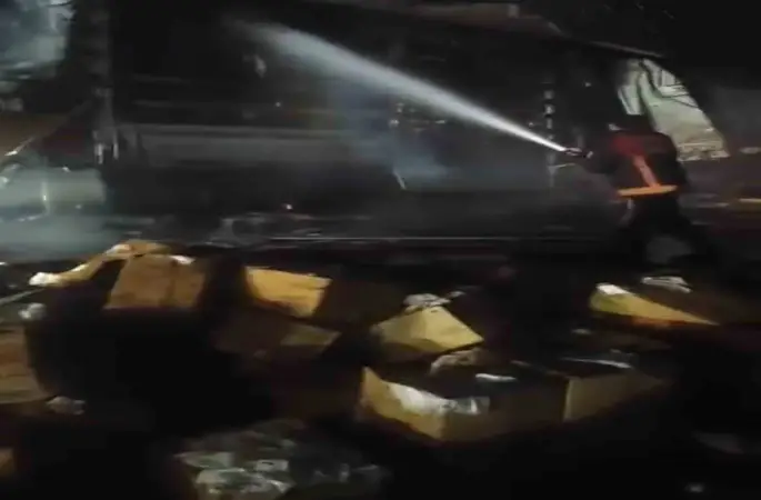 Siverek’te peçete yüklü tır alevlere teslim oldu
