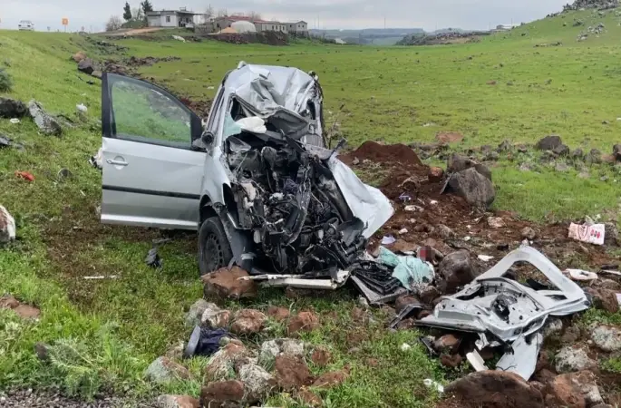 Siverek’te tır ile hafif ticaret aracı çarpıştı: 2 ölü, 1 yaralı
