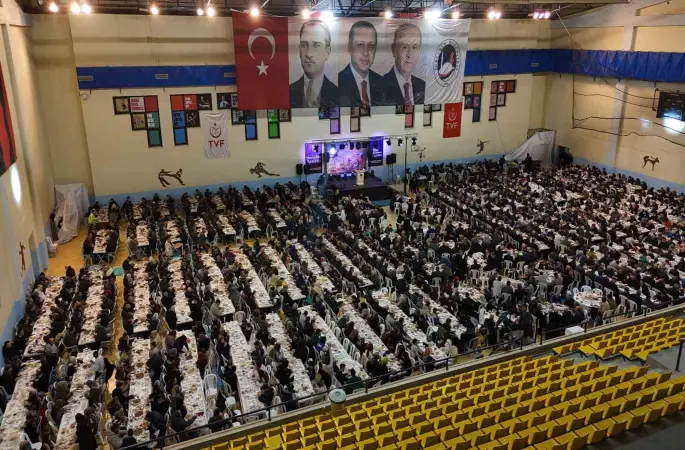 Spor salonunda 2 bin kişi iftar sofrasında buluştu
