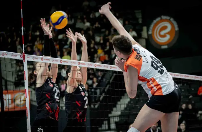 Sultanlar Ligi: Eczacıbaşı Dynavit: 3 - THY: 0
