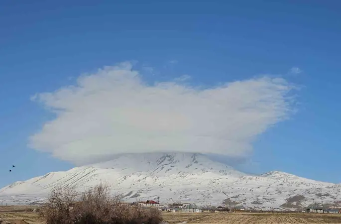 Süphan Dağı semalarında mercek bulutu oluştu
