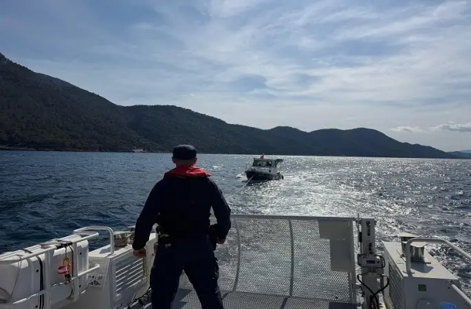 Sürüklenen teknedeki 2 kişi kurtarıldı
