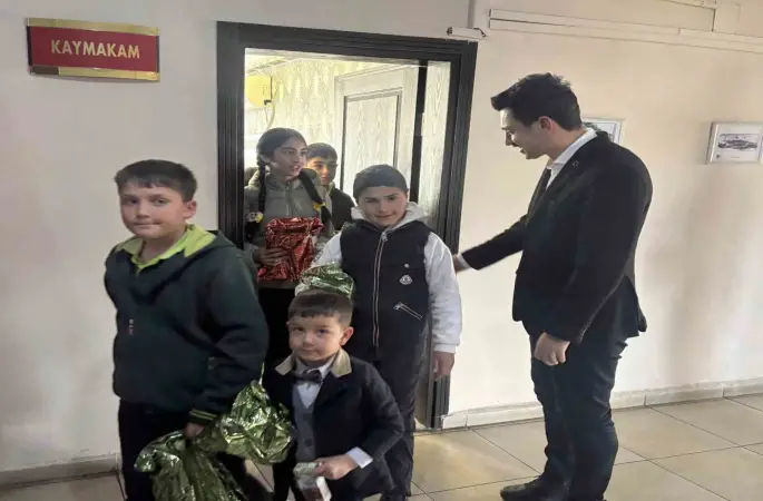 Susuz’da öğrencilerden kaymakama anlamlı ziyaret
