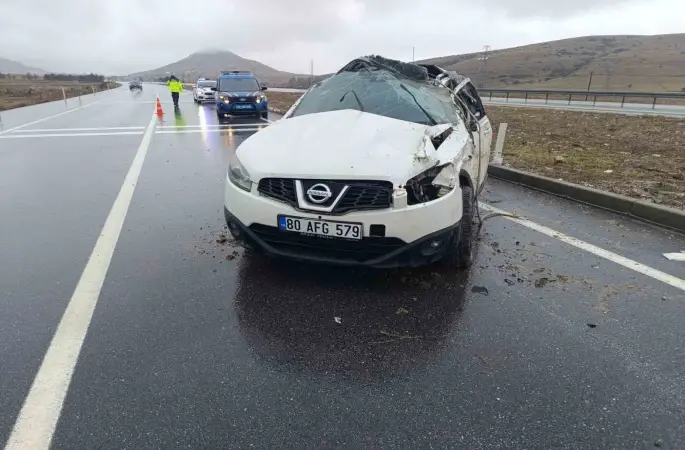 Takla atan otomobilde 3 kişi yaralandı
