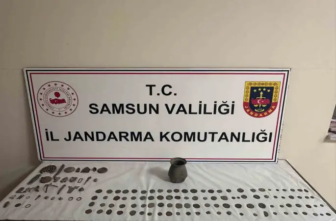 Tarihi eser kaçakçıları jandarmaya yakalandı
