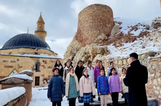 Tarihi İshak Paşa Sarayı ve Ağrı Dağı eteklerinde Ramazan ilahileri yankılandı
