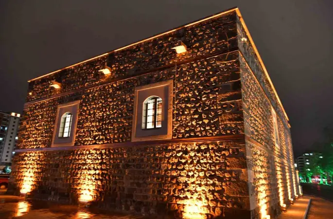 Tarihi Tasmakıran Camii’nde restorasyon sonrası ilk teravih heyecanı
