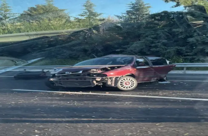 Tarsus’ta otomobiller çarpıştı: 1 ölü, 2 yaralı
