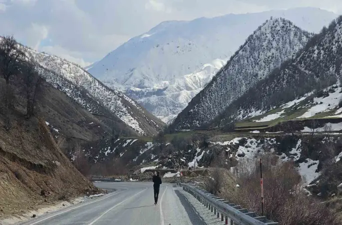 Tatvan ile Hizan arasındaki eşsiz manzaralar hayran bırakıyor
