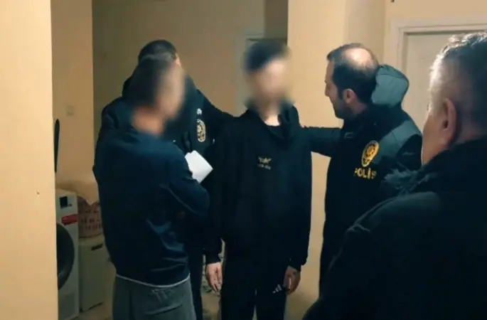 Telefonda aradıkları 4 kişiyi yaklaşık 5 milyon TL dolandıran şahıslar tutuklandı
