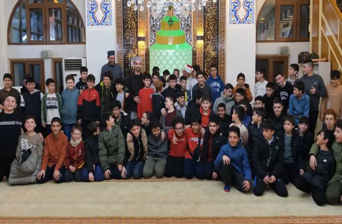 Teravih etkinlikleriyle öğrencilere manevi eğitim
