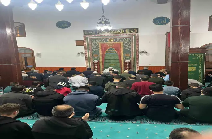 Tercan’da vatandaşlar Kadir Gecesi’nde camileri doldurdu
