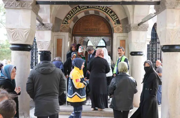 Terzibaba Mezarlığı’nda arife günü yoğunluğu
