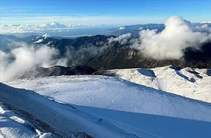 Antalya’nın yüksek kesimlerine kar yağdı