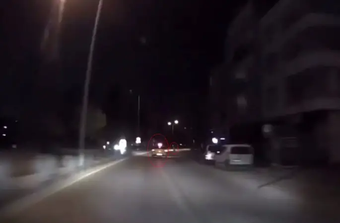 Ticari taksinin çarptığı genç kız hayatını kaybetti: Feci kaza kamerada
