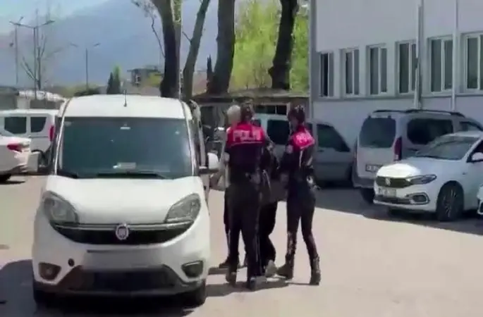 TikTok canlı yayını kanlı bitti: Genç kadın yüzünden bıçaklandı
