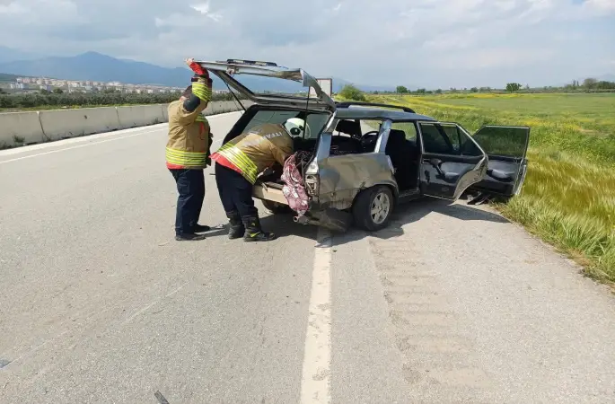 Tofaş hurdaya döndü: 2 yaralı
